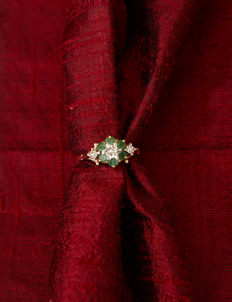 VINTAGE - Solid 9ct Gold Emeralds and Diamonds Flower Ring