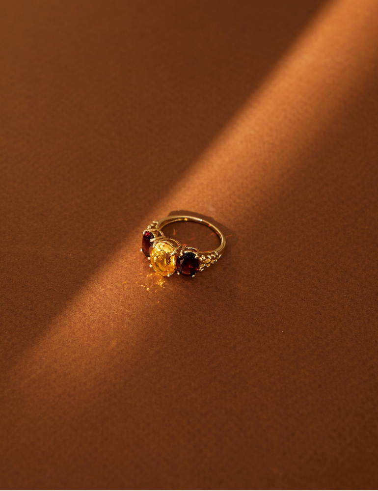 VINTAGE - Solid 9ct Gold Trilogy Garnet & Ruby Ring