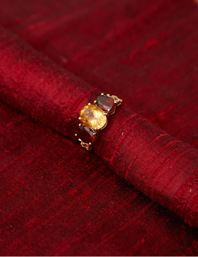 (SOLD) VINTAGE - Solid 9ct Gold Trilogy Garnet & Ruby Ring