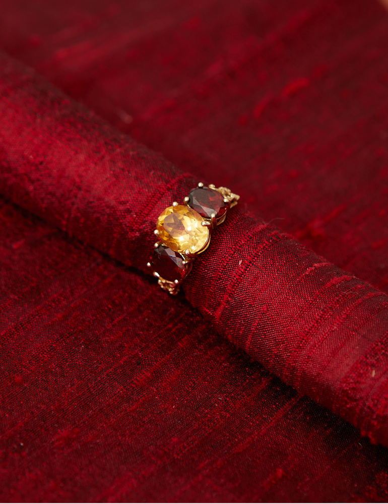 VINTAGE - Solid 9ct Gold Trilogy Garnet & Ruby Ring